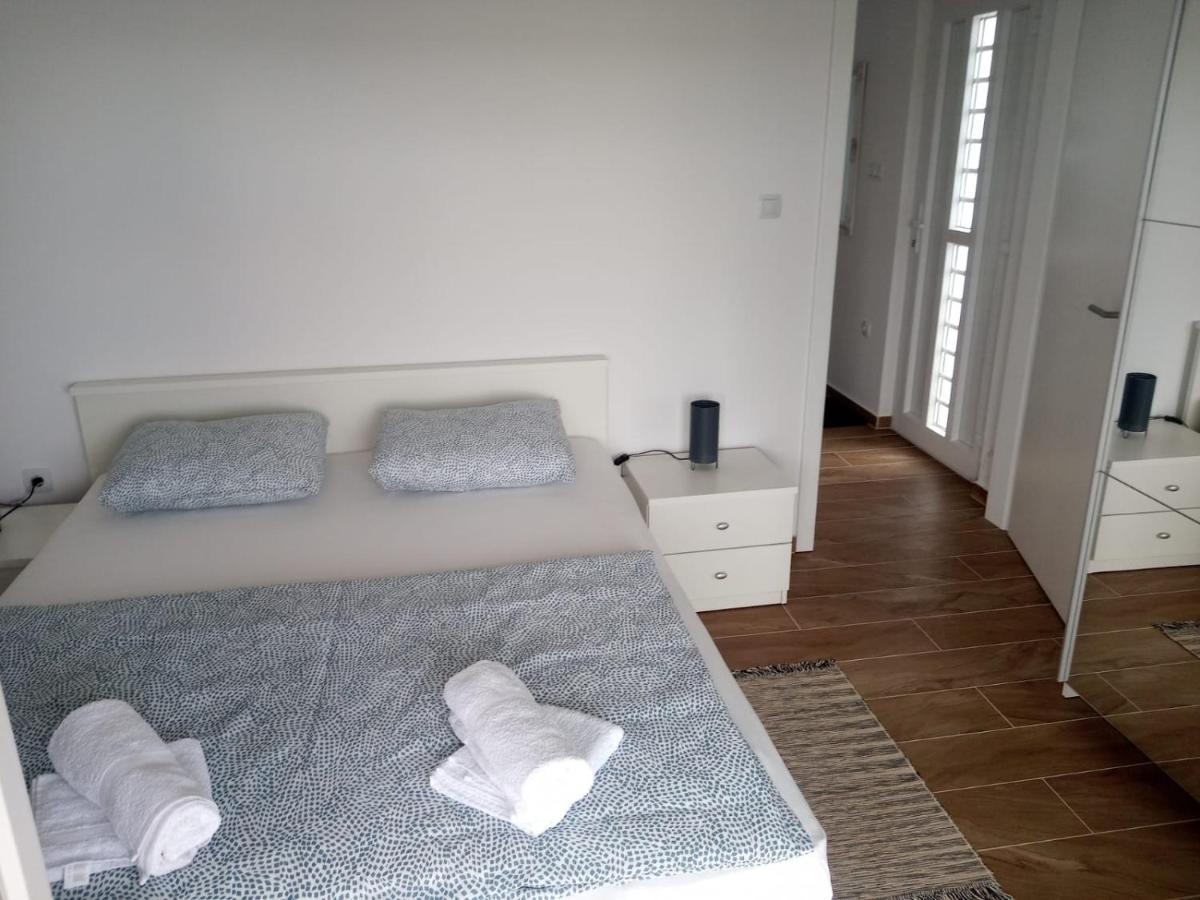Apartmani Sol Vlasici Pag Town Exterior foto