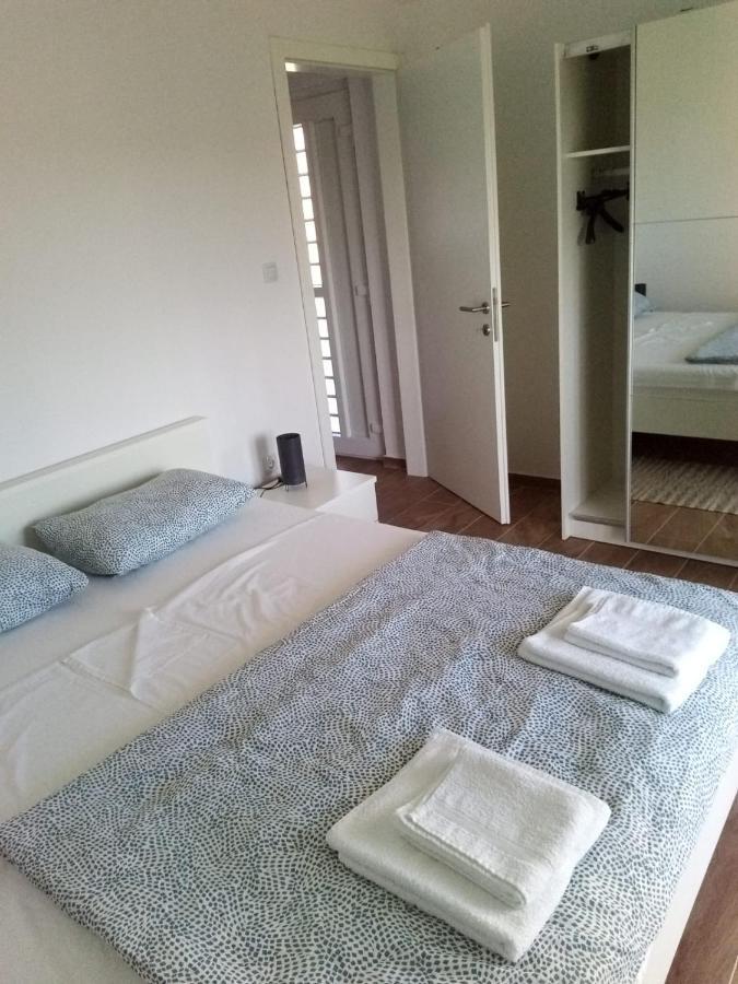 Apartmani Sol Vlasici Pag Town Exterior foto